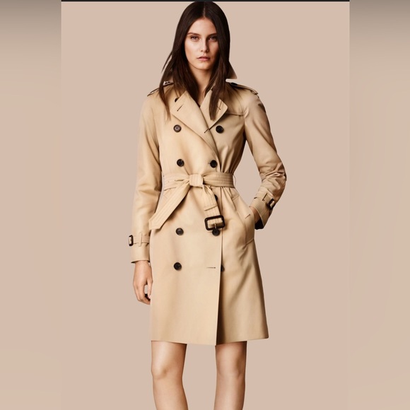 ❌SOLD❌ Burberry Trench Coat - Picture 12 of 16